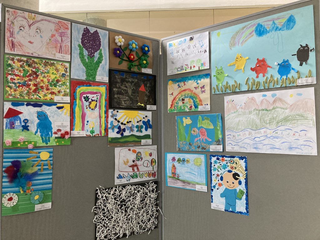 Moimi oczami malowane – świat w twórczości dzieci z autyzmem. Wystawa prac przedszkolaków.