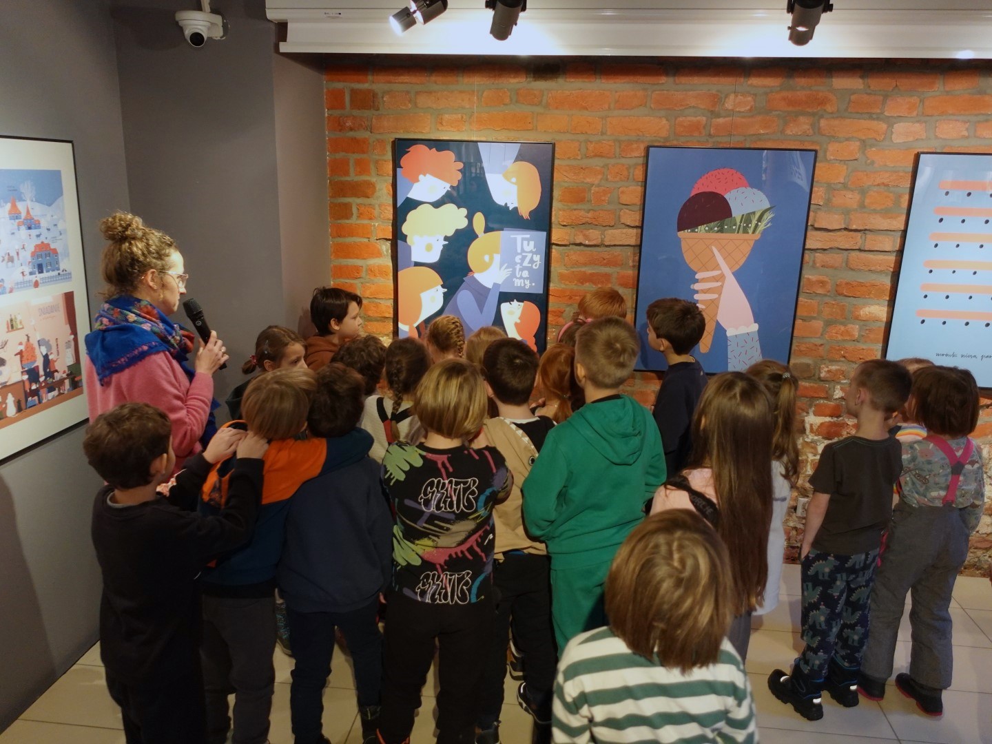 You are currently viewing Ilustracje nie tylko dla dzieci – wystawa prac Oli Woldańskiej-Płocińskiej